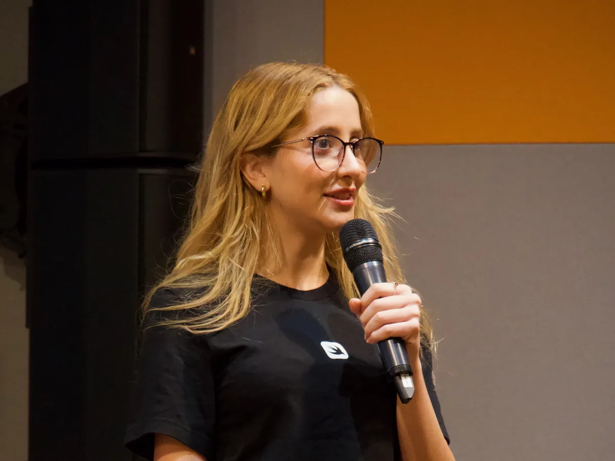 Palestrante durante apresentação