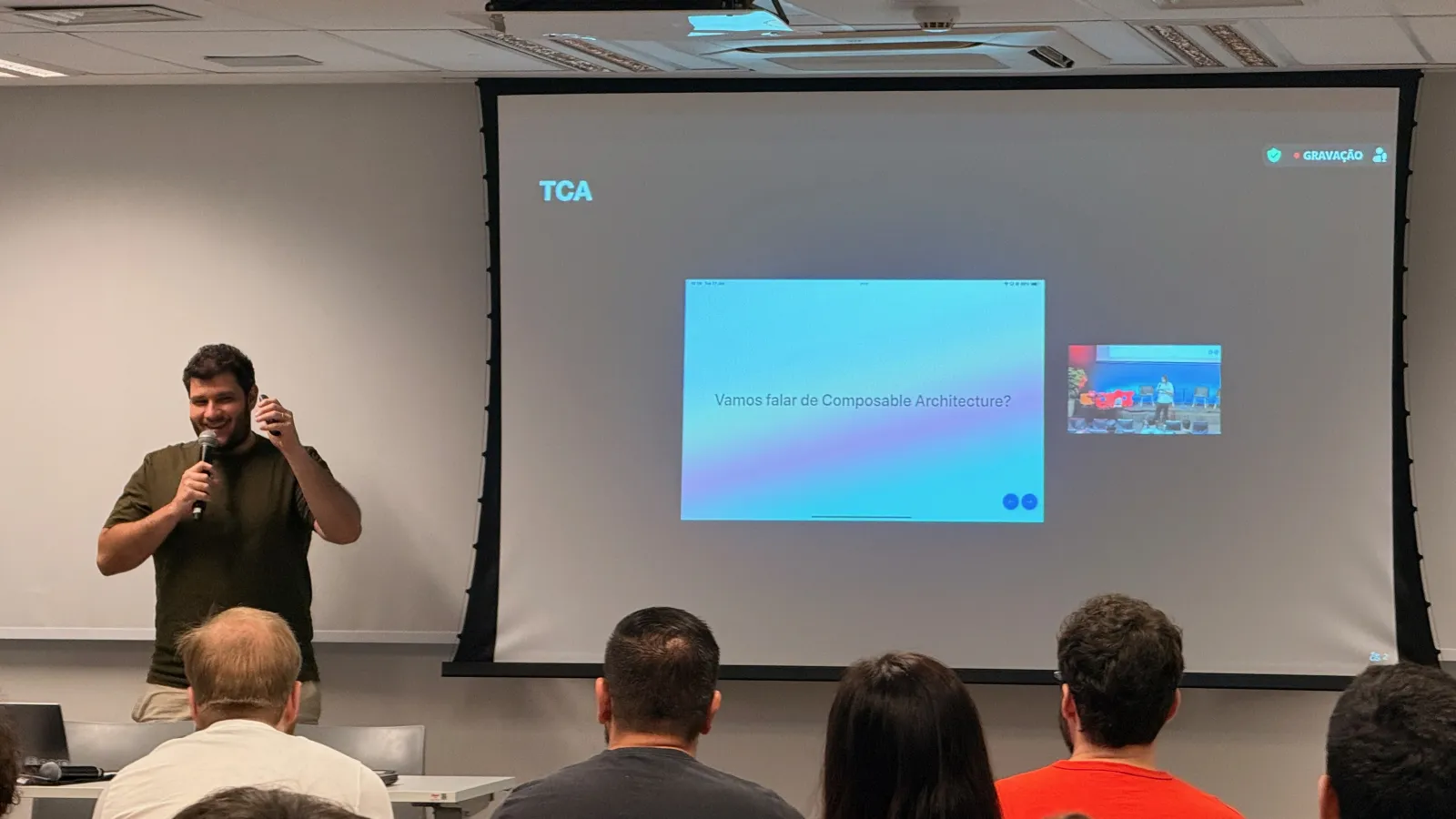 Palestra em andamento durante um CocoaHeads